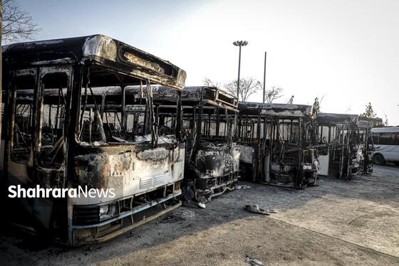 گزارش تصویری | تخریب بی سابقه اتوبوس های شرکت اتوبوسرانی مشهد توسط اغتشاشگران