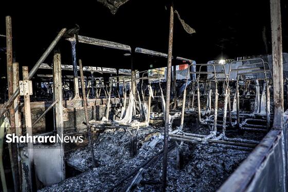 گزارش تصویری | تخریب بی سابقه اتوبوس های شرکت اتوبوسرانی مشهد توسط اغتشاشگران