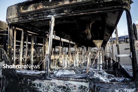 گزارش تصویری | تخریب بی سابقه اتوبوس های شرکت اتوبوسرانی مشهد توسط اغتشاشگران