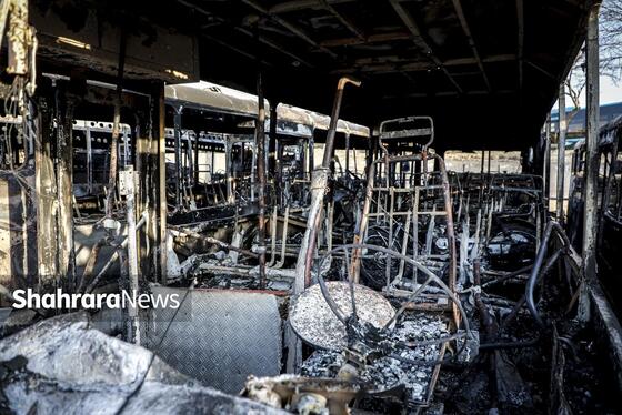 گزارش تصویری | تخریب بی سابقه اتوبوس های شرکت اتوبوسرانی مشهد توسط اغتشاشگران