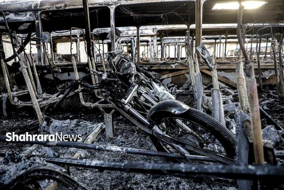 گزارش تصویری | تخریب بی سابقه اتوبوس های شرکت اتوبوسرانی مشهد توسط اغتشاشگران