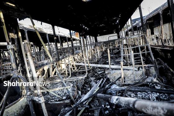 گزارش تصویری | تخریب بی سابقه اتوبوس های شرکت اتوبوسرانی مشهد توسط اغتشاشگران