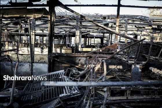 گزارش تصویری | تخریب بی سابقه اتوبوس های شرکت اتوبوسرانی مشهد توسط اغتشاشگران