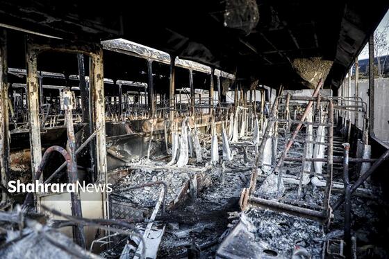 گزارش تصویری | تخریب بی سابقه اتوبوس های شرکت اتوبوسرانی مشهد توسط اغتشاشگران