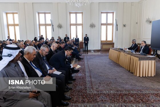 گزارش تصویری | نشست وزیر امور خارجه با سفرا و رؤسای نمایندگی‌های خارجی مقیم تهران