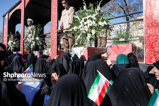 گزارش تصویری | ساعاتی پیش از مراسم تشییع پیکر شهدای مدافع امنیت در مشهد (۲۲ دی ۱۴۰۴)
