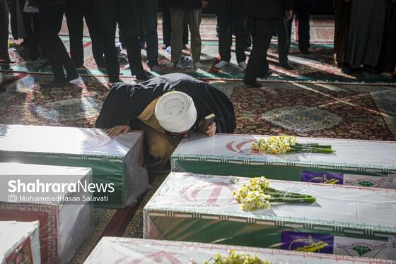 گزارش تصویری | وداع با پیکر مطهر شهدای مدافع امنیت در حرم مطهر امام‌رضا(ع)