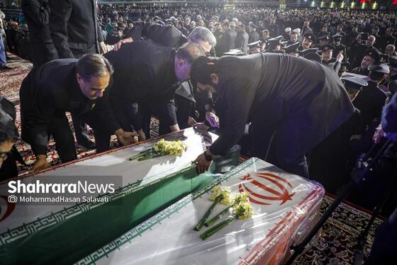 گزارش تصویری | وداع با پیکر مطهر شهدای مدافع امنیت در حرم مطهر امام‌رضا(ع)