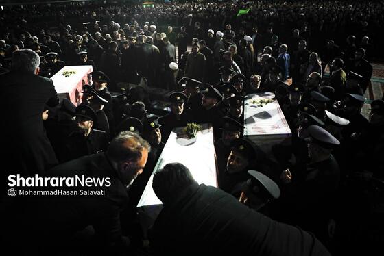 گزارش تصویری | وداع با پیکر مطهر شهدای مدافع امنیت در حرم مطهر امام‌رضا(ع)
