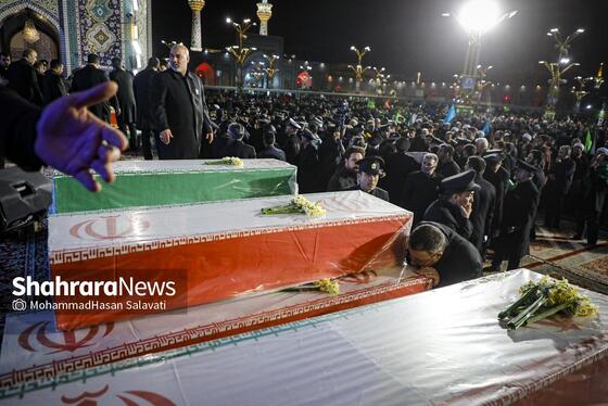 گزارش تصویری | وداع با پیکر مطهر شهدای مدافع امنیت در حرم مطهر امام‌رضا(ع)