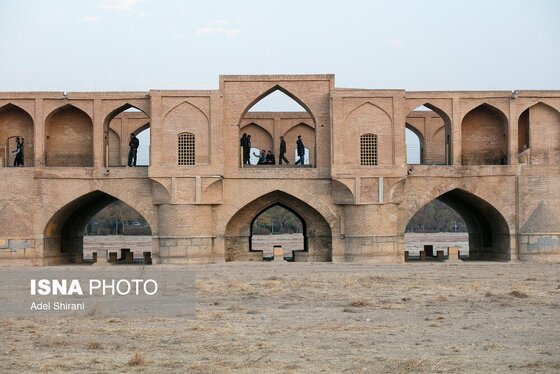 گزارش تصویری | زاینده‌رود خشکید؛ تاریخ اصفهان تخریب شد!