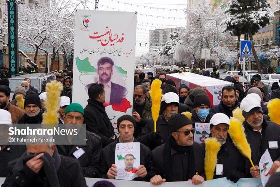 گزارش تصویری | تشییع پیکر شهدای مدافع امنیت در هوای برفی مشهد