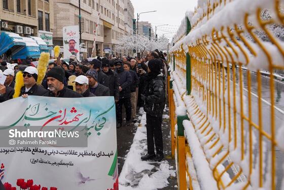 گزارش تصویری | تشییع پیکر شهدای مدافع امنیت در هوای برفی مشهد