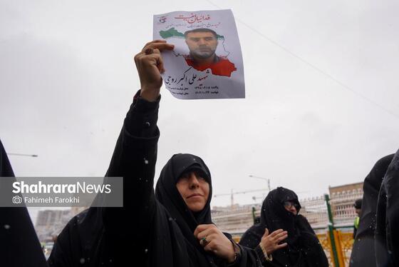 گزارش تصویری | تشییع پیکر شهدای مدافع امنیت در هوای برفی مشهد