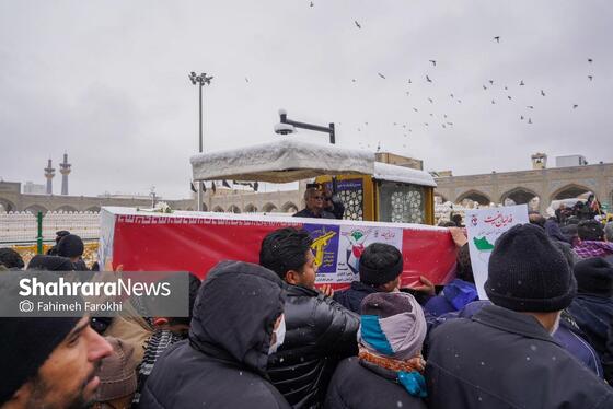 گزارش تصویری | تشییع پیکر شهدای مدافع امنیت در هوای برفی مشهد