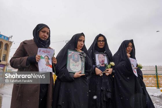 گزارش تصویری | تشییع پیکر شهدای مدافع امنیت در هوای برفی مشهد