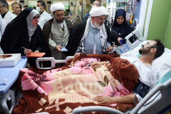 نمایندگان رهبر معظم انقلاب به دیدار شماری از جانبازان رفتند