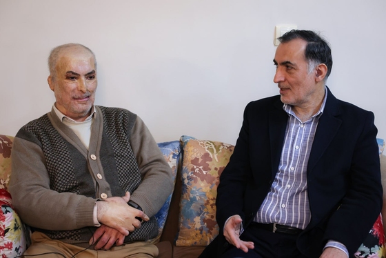 نمایندگان رهبر معظم انقلاب به دیدار شماری از جانبازان رفتند