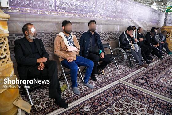 گزارش تصویری | گردهمایی جمعی از مجروحان و آسیب‌دیدگان حوادث اخیر، در حرم امام‌رضا(ع)