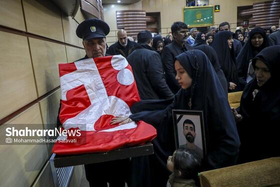 گزارش تصویری | گرامیداشت شهدای اغتشاشات دی‌ماه کشور، در حرم امام‌رضا(ع)