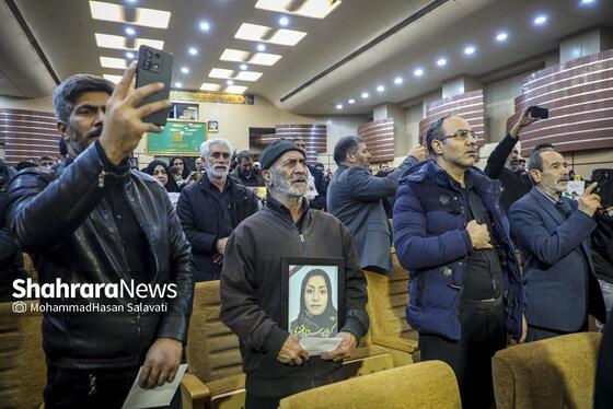 گزارش تصویری | گرامیداشت شهدای اغتشاشات دی‌ماه کشور، در حرم امام‌رضا(ع)