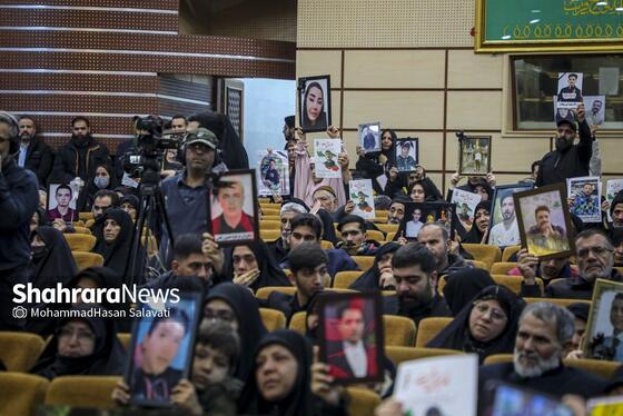 گزارش تصویری | گرامیداشت شهدای اغتشاشات دی‌ماه کشور، در حرم امام‌رضا(ع)