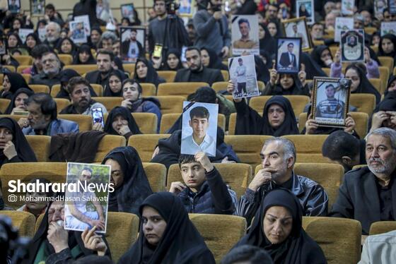 گزارش تصویری | گرامیداشت شهدای اغتشاشات دی‌ماه کشور، در حرم امام‌رضا(ع)