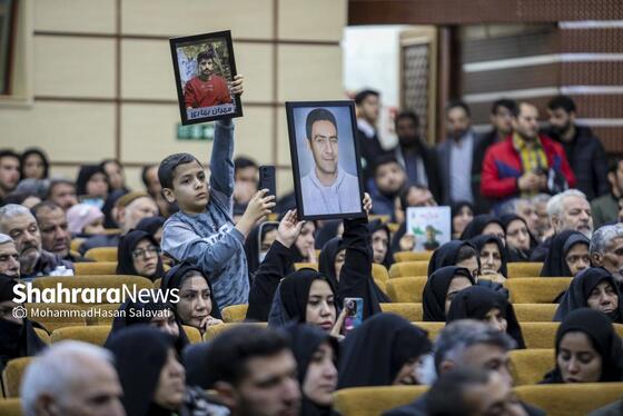 گزارش تصویری | گرامیداشت شهدای اغتشاشات دی‌ماه کشور، در حرم امام‌رضا(ع)