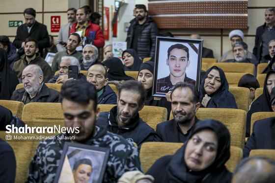 گزارش تصویری | گرامیداشت شهدای اغتشاشات دی‌ماه کشور، در حرم امام‌رضا(ع)