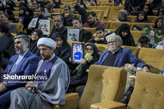 گزارش تصویری | گرامیداشت شهدای اغتشاشات دی‌ماه کشور، در حرم امام‌رضا(ع)