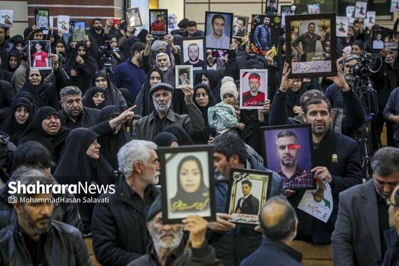 گزارش تصویری | گرامیداشت شهدای اغتشاشات دی‌ماه کشور، در حرم امام‌رضا(ع)