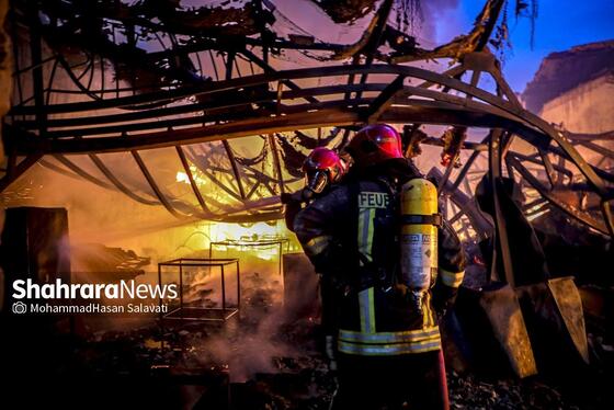گزارش تصویری | آتش سوزی گسترده در کارگاه تولیدی مبل در بلوار توس مشهد
