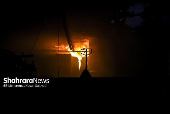 گزارش تصویری | آتش سوزی گسترده در کارگاه تولیدی مبل در بلوار توس مشهد