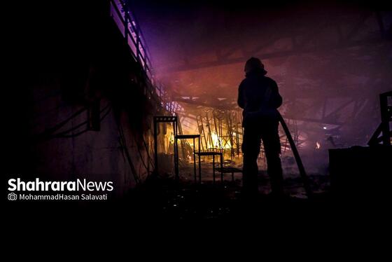گزارش تصویری | آتش سوزی گسترده در کارگاه تولیدی مبل در بلوار توس مشهد
