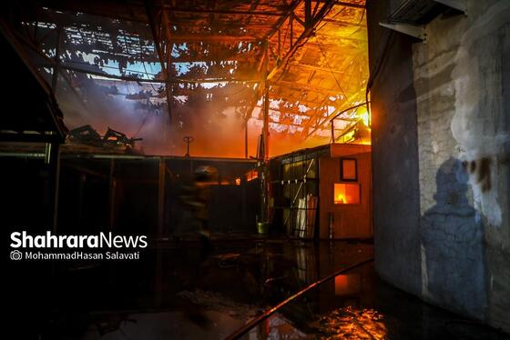 گزارش تصویری | آتش سوزی گسترده در کارگاه تولیدی مبل در بلوار توس مشهد