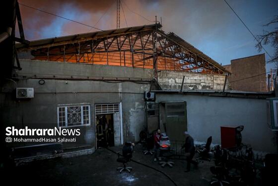گزارش تصویری | آتش سوزی گسترده در کارگاه تولیدی مبل در بلوار توس مشهد