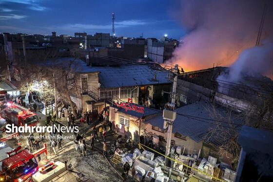 گزارش تصویری | آتش سوزی گسترده در کارگاه تولیدی مبل در بلوار توس مشهد