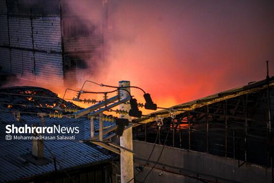 گزارش تصویری | آتش سوزی گسترده در کارگاه تولیدی مبل در بلوار توس مشهد