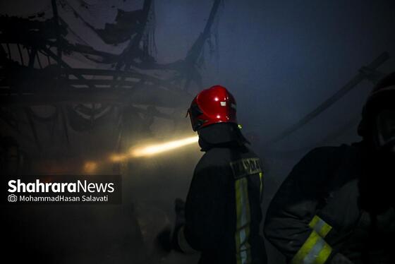 گزارش تصویری | آتش سوزی گسترده در کارگاه تولیدی مبل در بلوار توس مشهد