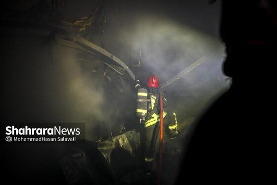 گزارش تصویری | آتش سوزی گسترده در کارگاه تولیدی مبل در بلوار توس مشهد