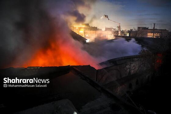 گزارش تصویری | آتش سوزی گسترده در کارگاه تولیدی مبل در بلوار توس مشهد