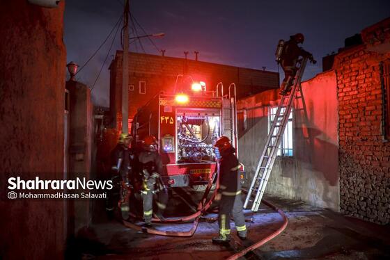 گزارش تصویری | آتش سوزی گسترده در کارگاه تولیدی مبل در بلوار توس مشهد