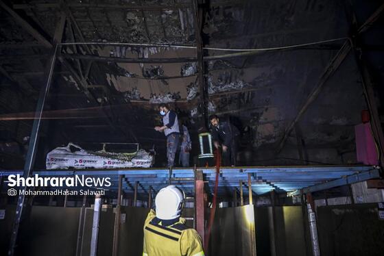 گزارش تصویری | آتش سوزی گسترده در کارگاه تولیدی مبل در بلوار توس مشهد