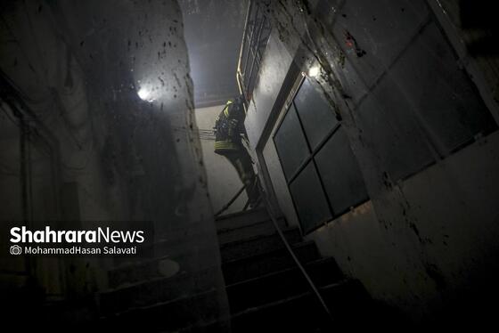 گزارش تصویری | آتش سوزی گسترده در کارگاه تولیدی مبل در بلوار توس مشهد