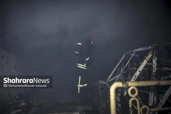 گزارش تصویری | آتش سوزی گسترده در کارگاه تولیدی مبل در بلوار توس مشهد