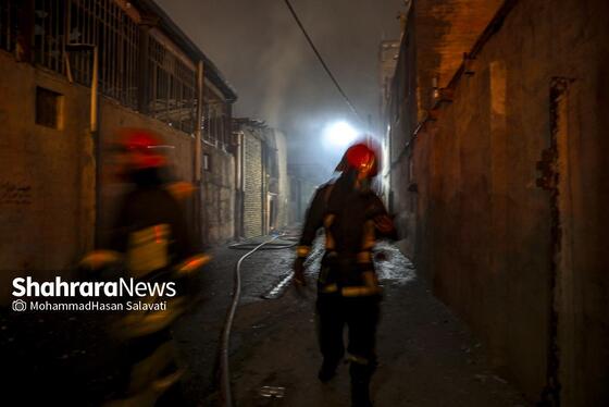 گزارش تصویری | آتش سوزی گسترده در کارگاه تولیدی مبل در بلوار توس مشهد