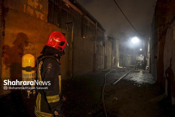 گزارش تصویری | آتش سوزی گسترده در کارگاه تولیدی مبل در بلوار توس مشهد