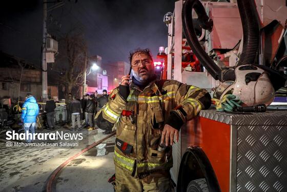 گزارش تصویری | آتش سوزی گسترده در کارگاه تولیدی مبل در بلوار توس مشهد
