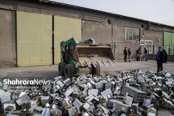 گزارش تصویری | مراسم امحای بیش از ۱۸۰۰ ماینر‌ غیرمجاز کشف‌شده در مشهد