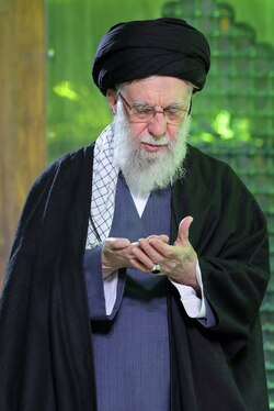 گزارش تصویری | حضور حضرت آیت‌الله خامنه‌ای در حرم مطهر حضرت امام‌خمینی (ره) در آستانه دهه فجر (۱۱ بهمن ۱۴۰۴)